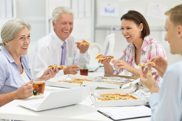 Obraz na płótnie Canvas Portrait of business people having lunch together