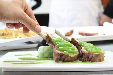 Costolette di agnello in salsa verde