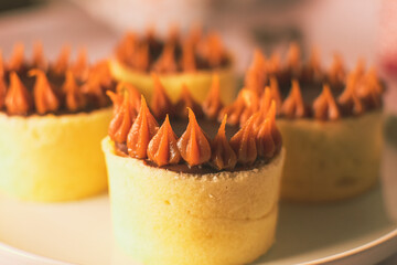 vanilla cupcakes with dulce de leche, preparation of the pastry chef with artistic design