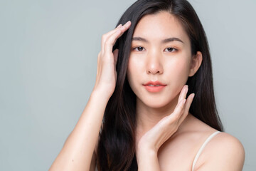 Fototapeta premium Beautiful young asian woman with clean fresh skin