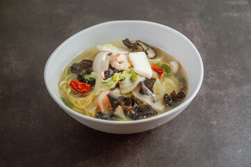 Korean style spicy white noodle soup with seafood 'hayan jjamppong'