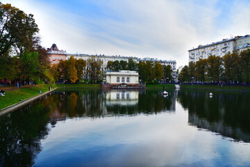 Fototapeta na wymiar Patriarch's ponds in the center of Moscow