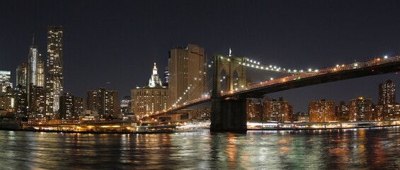 Fototapeta na wymiar Brooklyn bridge at night