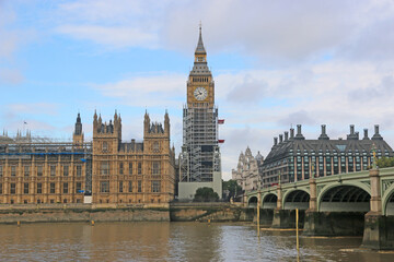 Fototapeta na wymiar Westminster bridge and the houses of Parliament, London