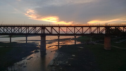 Fototapeta na wymiar evening time, bridge
