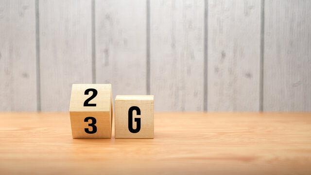 wooden cubes with the German abbreviation for the strategies to open public spaces to fight corona