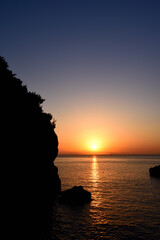 海に沈み行く夕陽、グラデーション