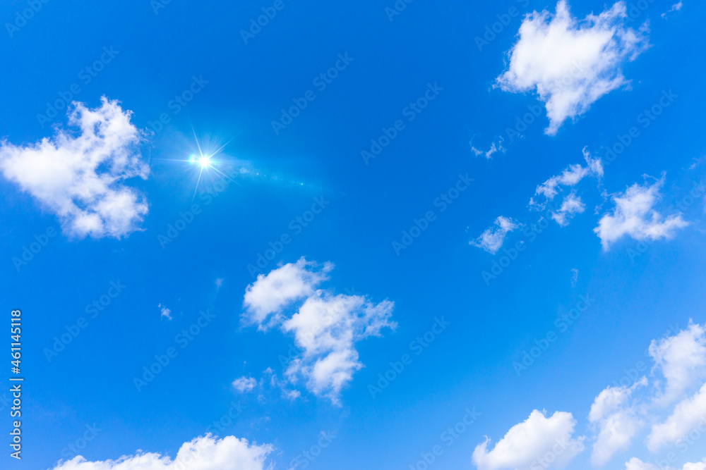 Canvas Prints 青いグラデーションが美しい大空と雲と太陽光の背景素材_n_10