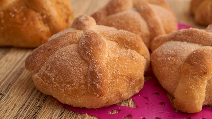 Tradicional Pan de muerto mexicano, celebracion del dia de muertos