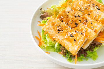 teriyaki tofu salad with sesame