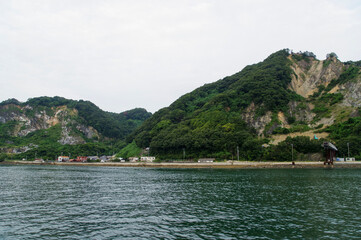 Fototapeta premium 瀬戸内海を航行する船から見る島々