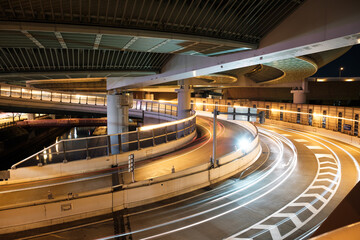 Fototapeta premium 夜の高速道路のジャンクション Highway junction at night