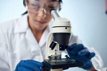 woman scientist laboratory research biotechnology diagnostics