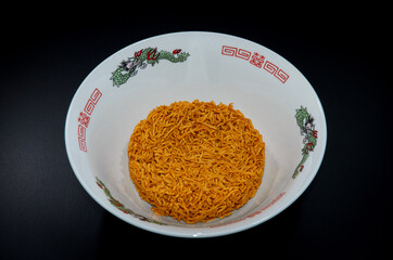 お湯を注ぐ前のインスタントラーメン