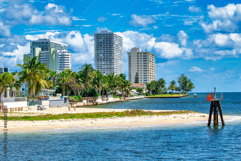 Wall mural fort lauderdale canals and city skyline on a beautiful sunny day, florida.