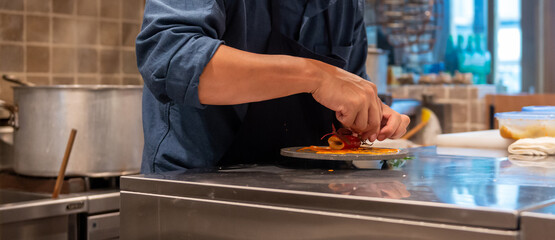 シェフ　レストランの厨房　