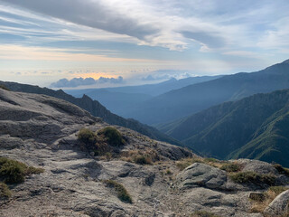Fototapeta premium Paysage de montagnes sur le sentier du GR20 Corse