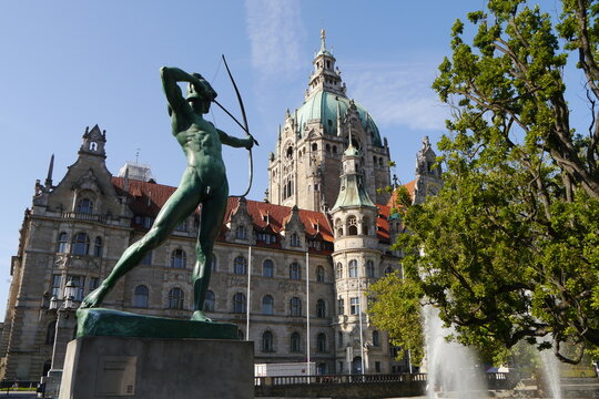 rathaus 12 bogenschützen königin