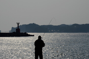 海の釣り人