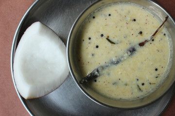 Closeup of nariyal chutney and coconut
