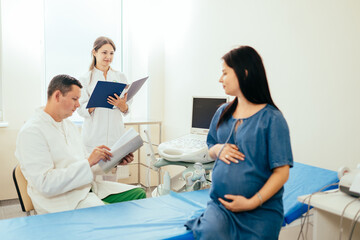 Fototapeta premium Gynecologist providing medical checkup for pregnant woman