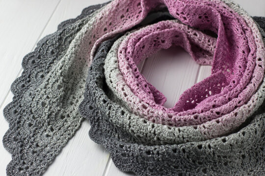 Knitted neckerchief. Bactus is gray-pink in color. Women's scarf