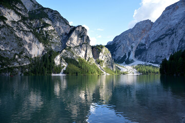 Obraz premium Rocks of the Piccolo Apostolo on the edge of the lake