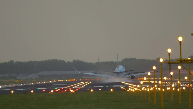 Airplane landing with a crosswind