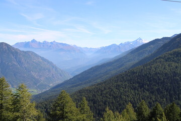 Hiking from Tête d'Arpy via Colle San Carlo to Lake d'Arpy (Lago d'Arpy) in the Italian alps | View to the south from Tête d'Arpy