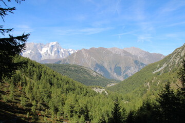 Hiking from Tête d'Arpy via Colle San Carlo to Lake d'Arpy (Lago d'Arpy) in the Italian alps | Views from the hiking trail between Colle San Carlo and Lake d'Arpy