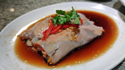 Delicious Chinese steamed rice noodle rolls.