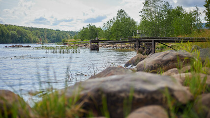 Naklejka premium wooden bridge over the river