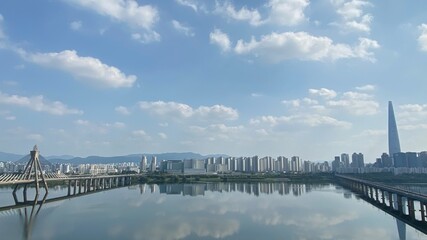 Obraz premium Hanriver 한강 bridge over the river thames