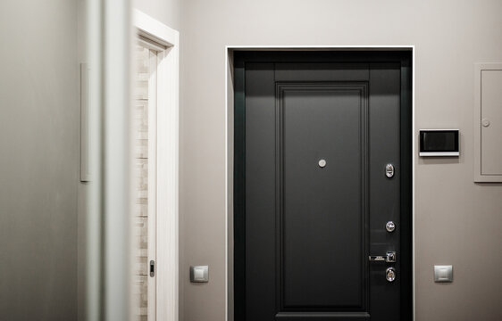 Spacious entrance hall in the apartment with built-in wardrobe and mirrors