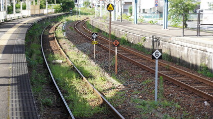 熊野古道の近くの朝の那智勝浦駅の構内