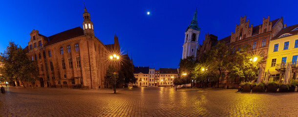 Naklejka na ściany i meble Torun. Old market square and town hall at sunrise.
