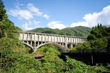 Fototapeta na wymiar 柿其川に架かる水路橋。大正１２年頃に建造された近代化遺産として国の重要文化財(建造物)になっている。