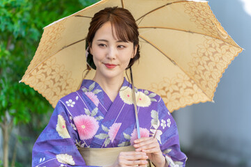 浴衣を着た女性