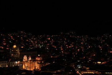 Fototapeta na wymiar Iglesia de Guanajuato de noche