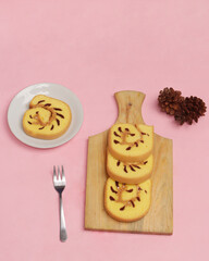 Soft and sweet chocolate sponge cake. Ready to accompany your breakfast in the morning. Perfect for drinking with a cup of hot tea. It has a strawberry, chocolate and cheese flavor variant. Focus blur