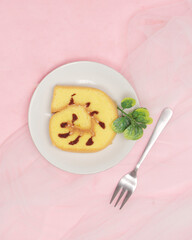 Soft and sweet chocolate sponge cake. Ready to accompany your breakfast in the morning. Perfect for drinking with a cup of hot tea. It has a strawberry, chocolate and cheese flavor variant. Focus blur