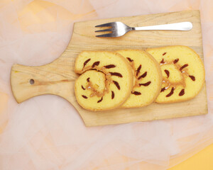 Soft and sweet chocolate sponge cake. Ready to accompany your breakfast in the morning. Perfect for drinking with a cup of hot tea. It has a strawberry, chocolate and cheese flavor variant. Focus blur