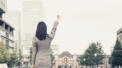 東京で頑張る宣言をする女性