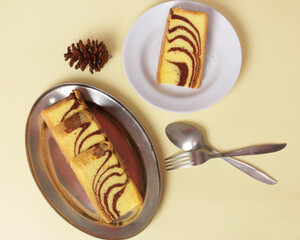 Soft and sweet chocolate sponge cake. Ready to accompany your breakfast in the morning. Perfect for drinking with a cup of hot tea. It has a strawberry, chocolate and cheese flavor variant. Focus blur