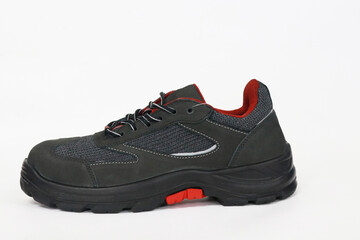 Sports shoes are black and gray, the soles of the shoes are equipped with rubber, making them very suitable for sports, such as morning runs, cycling, walking, climbing, or for daily activities