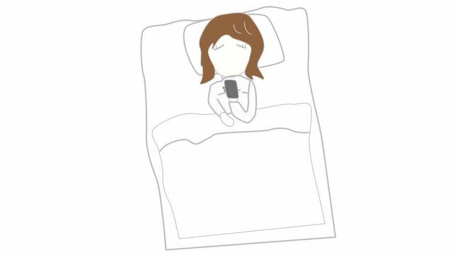 布団の中でスマートフォンを見る女性「顔なし」