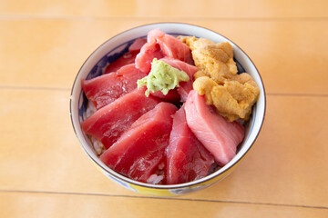 《青森県・大間》大間のマグロ丼(雲丹入り)