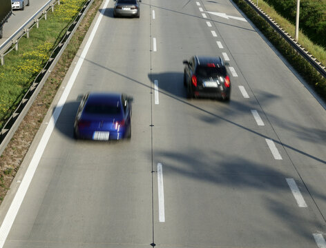 Duży ruch samochodowy wakacyjny na autostradzie a4 korki. 