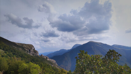 Veduta dal pian delle ortiche sul monte Catria