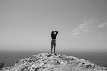 Obraz premium silhouette of a person on a rock